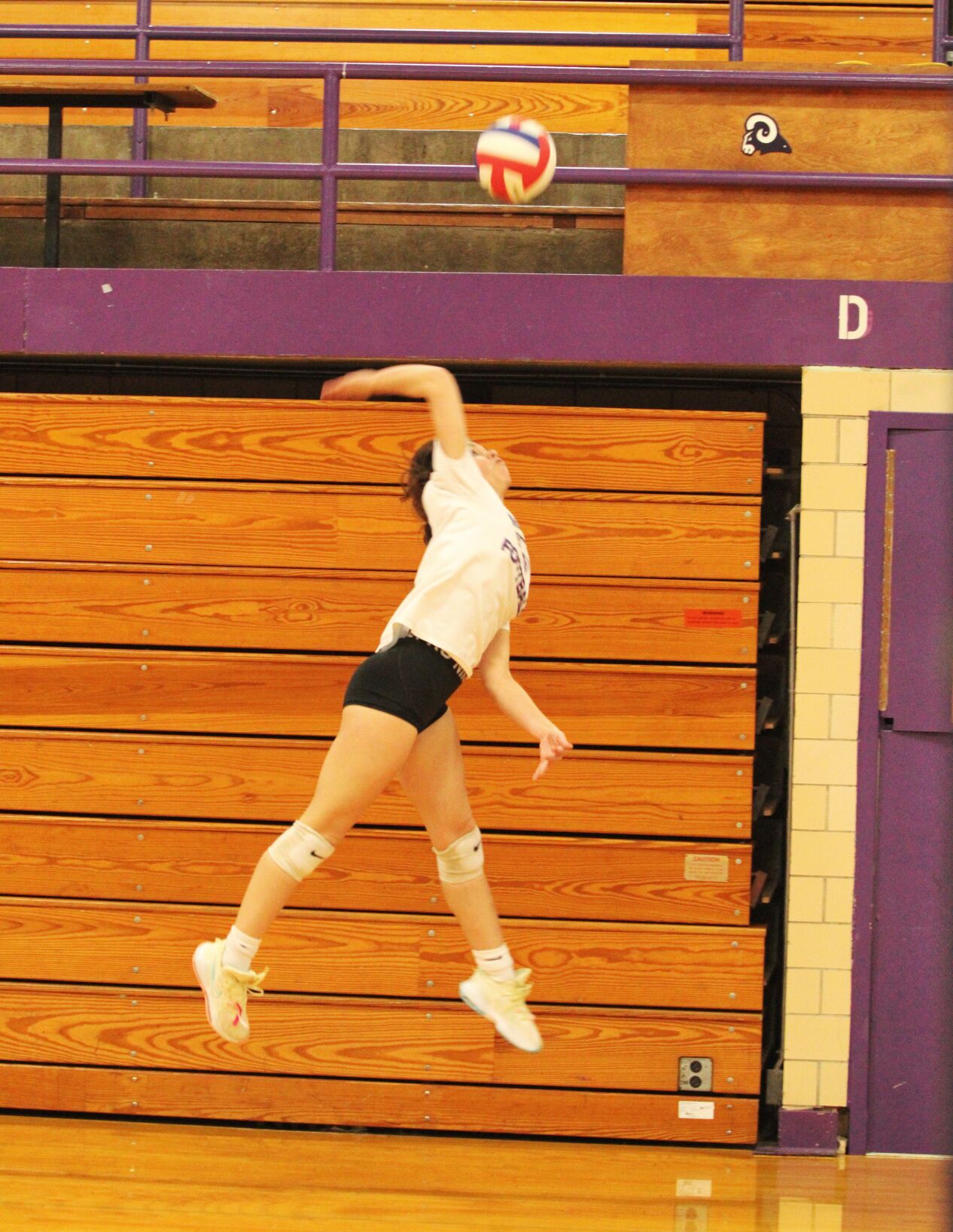 IMG_3449_Snapseed Mia Wade Shelbyville volleyball.jpg